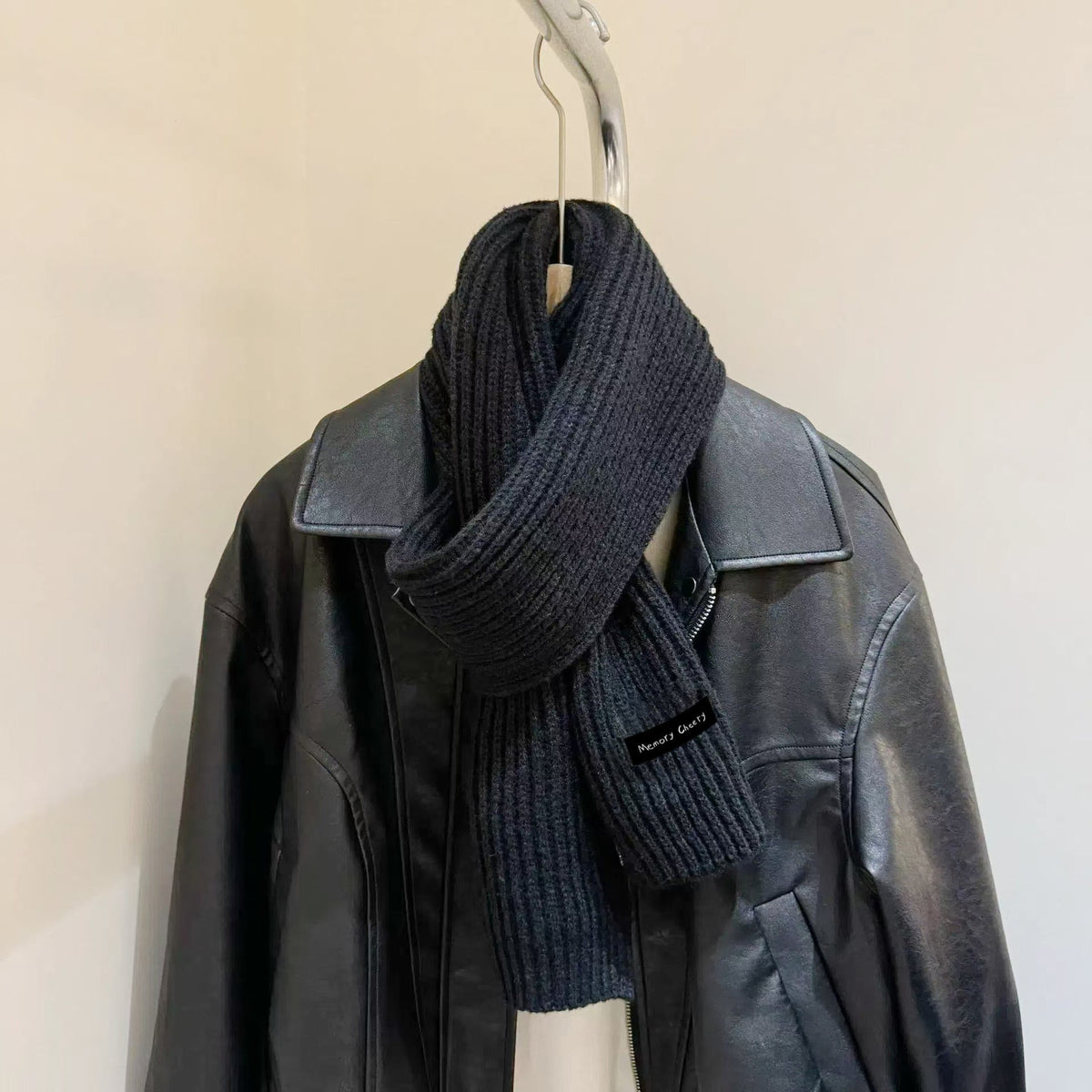 Soft and durable knitted scarf for everyday use